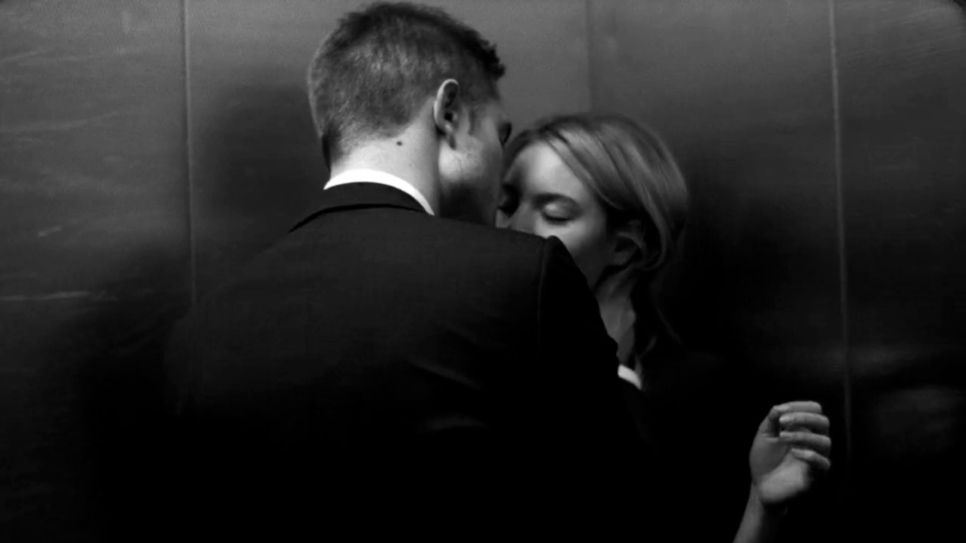 Враги целуют жадно 2 часть. Dior homme с Робертом Паттинсоном в лифте. Dior homme с Робертом Паттинсоном в лифте gif.